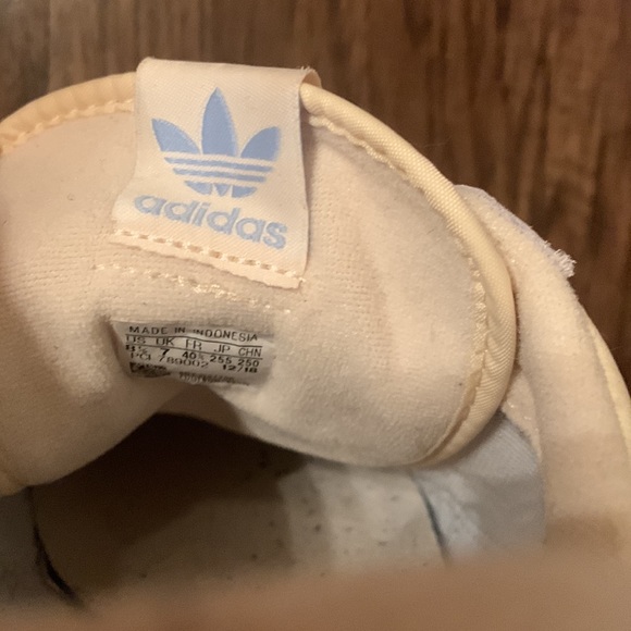 Adidas Continental 80 light cream with pink and blue details. Womens 8 1/2 - Picture 6 of 8